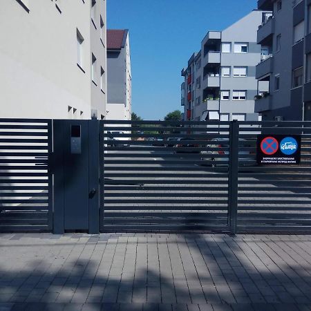 Apartment Cherry Gold Zrenjanin Exterior photo